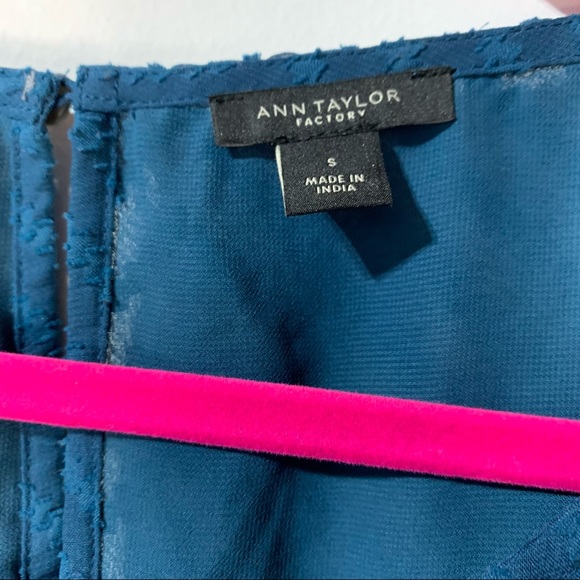 Ann Taylor Factory Textured Blouse Sheer Sleeves S - Picture 3 of 8